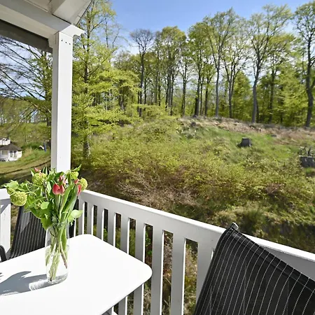 Ferienwohnung-12-fuer-6-personen-strandnah-in-sellin-auf-ruegen-villa-celia-wlan-sauna Apartmán