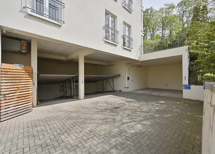 Ferienwohnung-12-fuer-6-personen-strandnah-in-sellin-auf-ruegen-villa-celia-wlan-sauna Appartement *