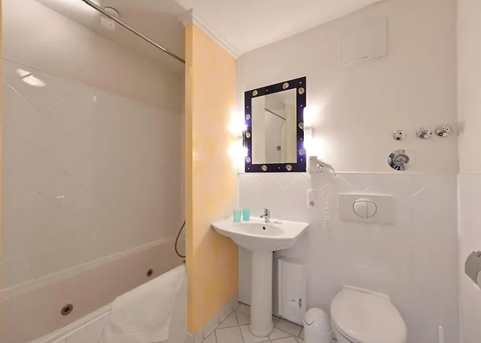 Ferienwohnung-12-fuer-6-personen-strandnah-in-sellin-auf-ruegen-villa-celia-wlan-sauna Appartement