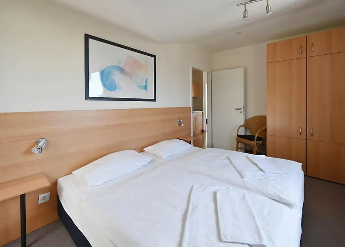 Ferienwohnung-12-fuer-6-personen-strandnah-in-sellin-auf-ruegen-villa-celia-wlan-sauna Appartement