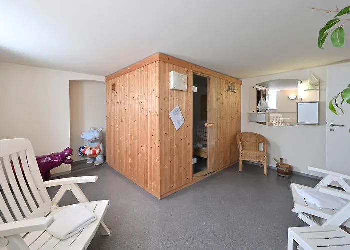 Ferienwohnung-12-fuer-6-personen-strandnah-in-sellin-auf-ruegen-villa-celia-wlan-sauna *