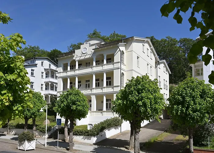 Ferienwohnung-12-fuer-6-personen-strandnah-in-sellin-auf-ruegen-villa-celia-wlan-sauna Appartement *